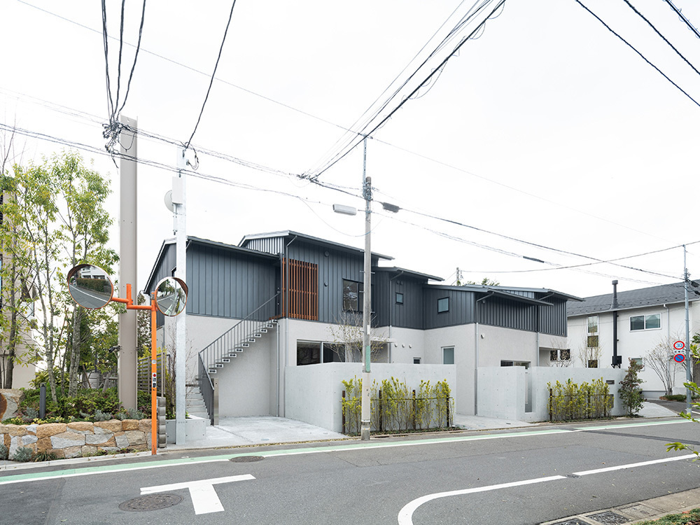 5つの屋根の三軒長屋外観
