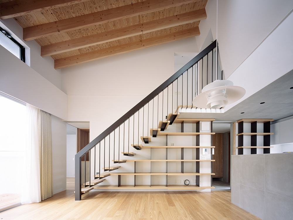 5つの屋根の三軒長屋住戸1リビング
